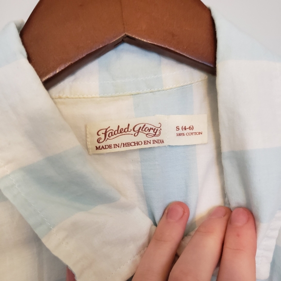 ⭐Striped White & Blue Button Up Blouse Size 4 - Picture 3 of 6